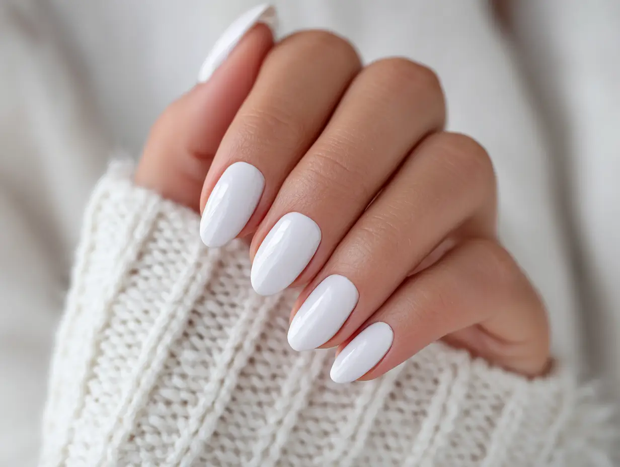 White Nail Designs That Instantly Elevate Your Everyday Look